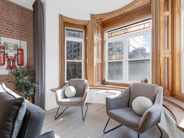 Liv MTL Downtown : photo 4 de la chambre downtown-301 | spacious modern 1br suite with fireplace
