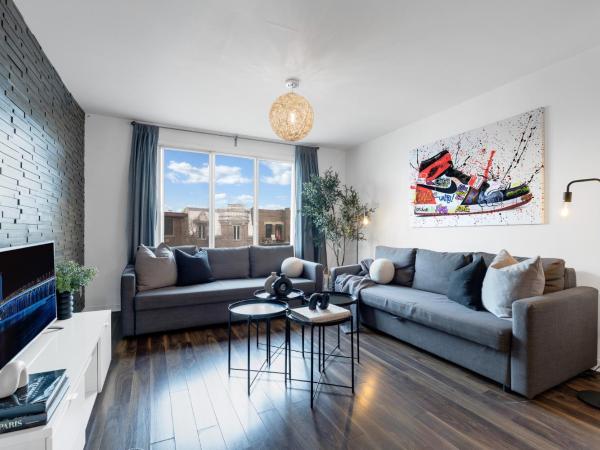 Liv MTL Soho : photo 2 de la chambre soho-3 | spacious 2br suite + rooftop bbq, downtown mtl