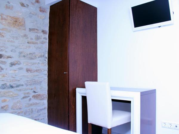 Hotel Montenegro Compostela : photo 2 de la chambre chambre avec 2 lits doubles (4 adultes)