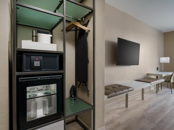 AC Hotel by Marriott Jacksonville St Johns Town Center : photo 6 de la chambre king room with sofa bed and city view - high floor