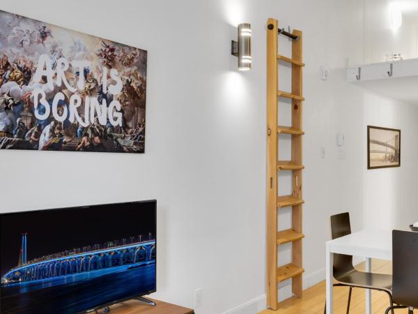 Liv MTL Main : photo 7 de la chambre main-202 | spacious studio suite + mezzanine with ladder access