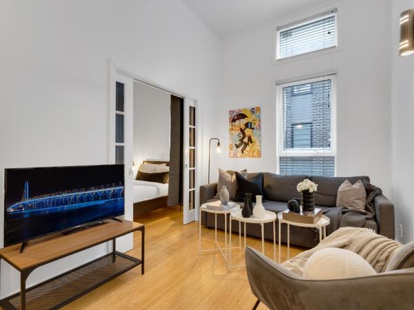 Liv MTL Main : photo 2 de la chambre main-207 | spacious 1br suite + mezzanine with ladder access