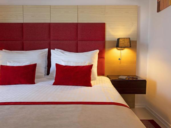 TUI BLUE Kalamota Island - All Inclusive : photo 1 de la chambre suite junior avec balcon - vue latérale sur mer