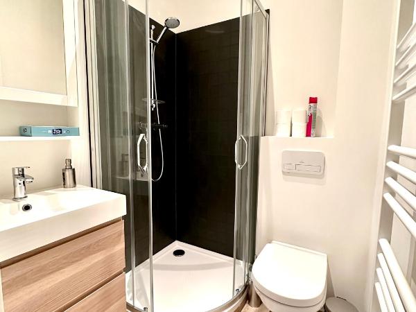 My Haus European Commision : photo 9 de la chambre chambre double avec salle de bains commune