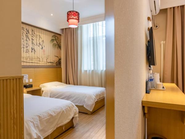 Happy Dragon City Center Alley Hotel -In the city center with big window&heater, ticket service&Free Coffee&Food recommendation,Near Tian Anmen Forbiddencity,Easy to get traditional Walking area&Shichahai : photo 2 de la chambre chambre lits jumeaux deluxe
