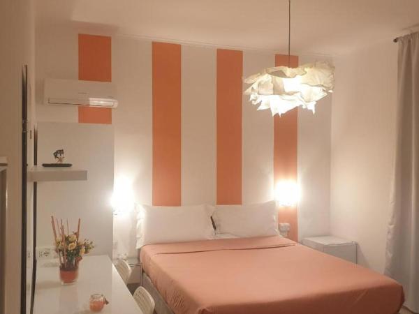F.Rooms Napoli : photo 1 de la chambre grande chambre double ou lits jumeaux