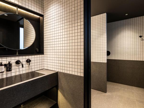 The Modernist Athens : photo 10 de la chambre chambre familiale avec balcon