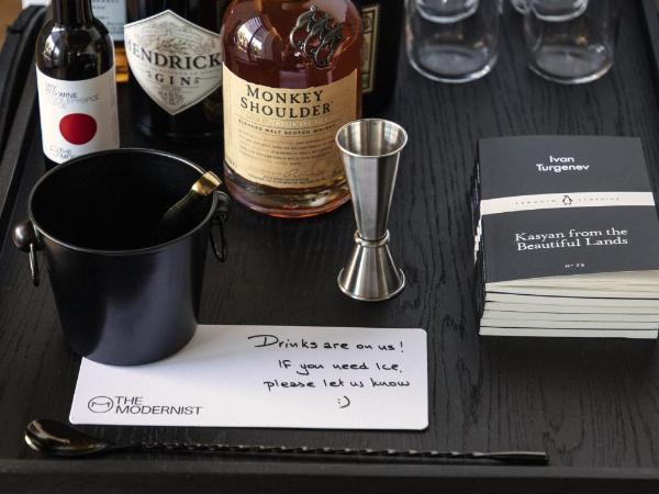 The Modernist Athens : photo 7 de la chambre hébergement xlarge avec bain à remous - vue sur acropole