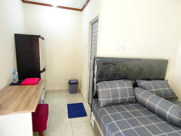 LAISSYA GUEST HOUSE YOGYAKARTA : photo 4 de la chambre chambre lit king-size standard