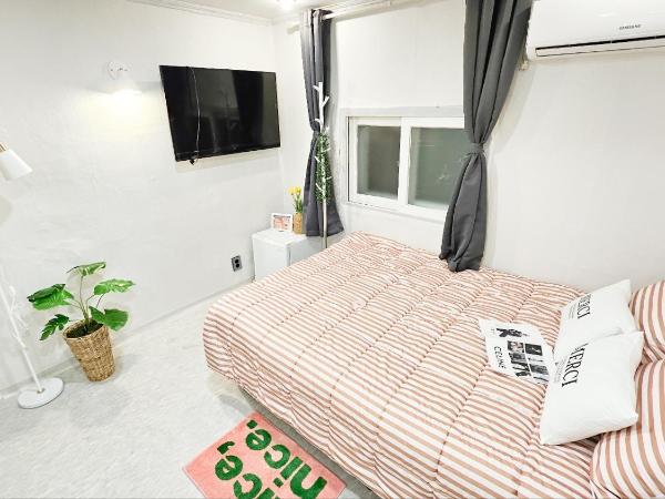 Miju Hostel : photo 9 de la chambre chambre double avec salle de bains privative