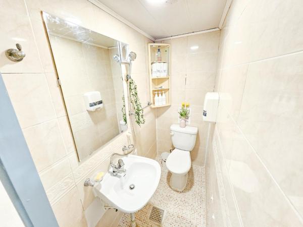 Miju Hostel : photo 7 de la chambre chambre double avec salle de bains privative