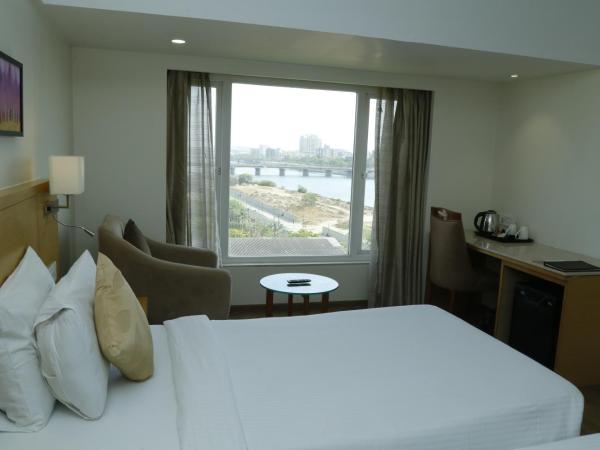 Sarovar Portico Rivera Ahmedabad : photo 3 de la chambre superior room - 2 single beds (15% discount on food and soft beverage)