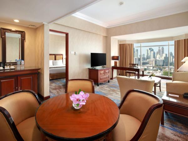 Lumire Hotel & Convention Centre : photo 2 de la chambre suite