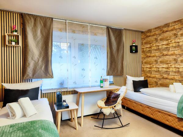 Hotel Fürst Garden : photo 1 de la chambre chambre lits jumeaux - vue sur jardin