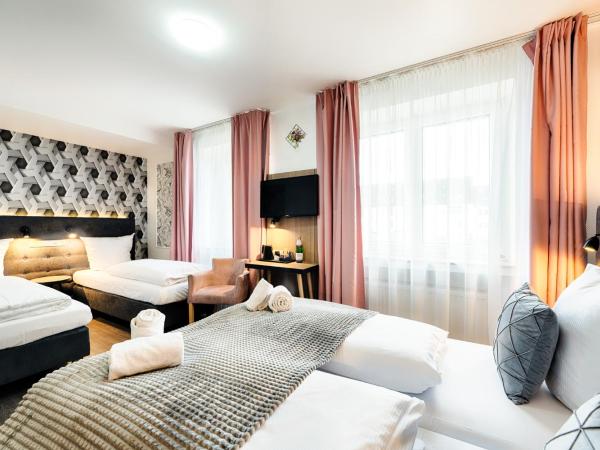 Home Hotel : photo 6 de la chambre chambre quadruple standard