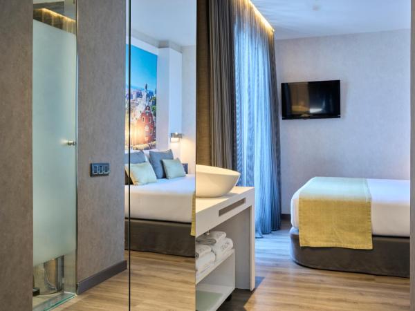 Catalonia Gran Via BCN : photo 2 de la chambre suite avec piscine privée