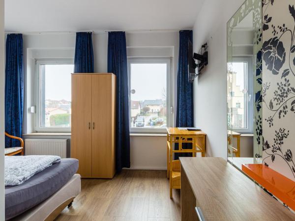 Pension für Monteure in Leipzig : photo 7 de la chambre chambre simple avec salle de bains privative