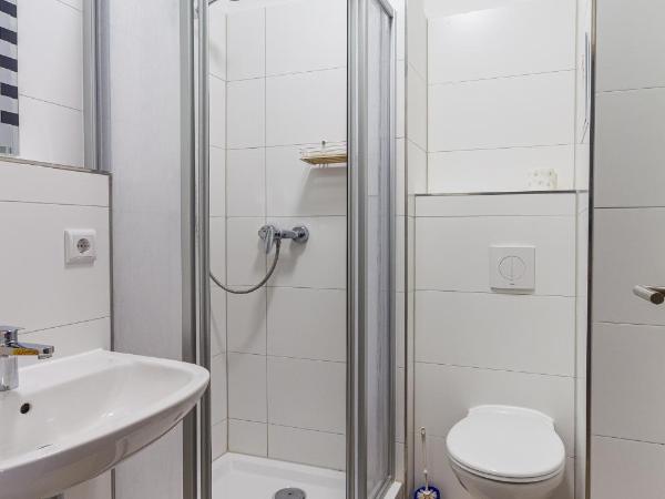 Pension für Monteure in Leipzig : photo 8 de la chambre chambre simple avec salle de bains privative