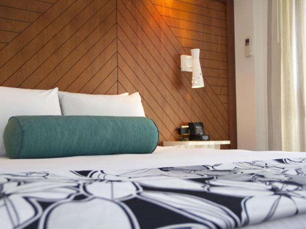 Oasis Hotel Waikiki : photo 2 de la chambre suite lit king-size club