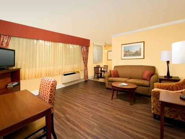 Park Lane Suites & Inn : photo 3 de la chambre deluxe one king bedroom suite