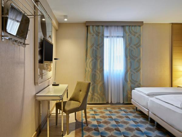 TITANIC Comfort Mitte : photo 3 de la chambre chambre double ou lits jumeaux supérieure