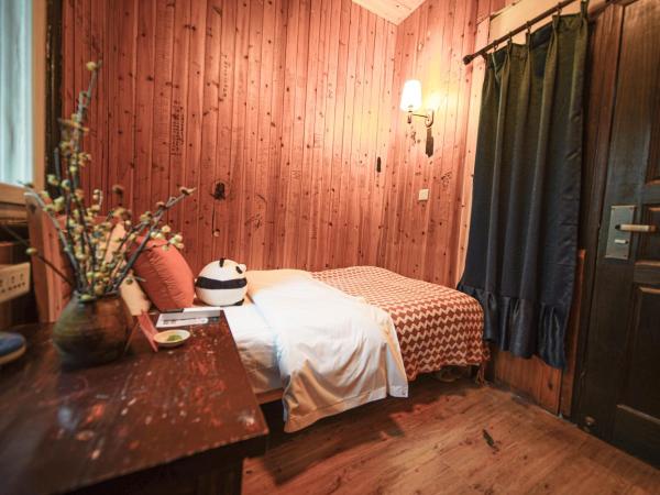 Chengdu Mix Hostel Courtyard Poshpacker (Wenshu Monastery) : photo 5 de la chambre chambre simple basique avec salle de bains commune 