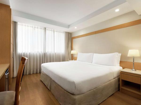 Hilton Copacabana Rio de Janeiro : photo 3 de la chambre chambre lit king-size - vue sur ville