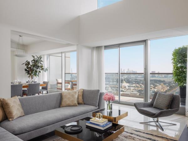 Jumeirah Living World Trade Centre Dubai : photo 6 de la chambre résidence galerie 3 chambres en duplex avec bain à remous privé