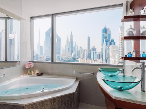 Jumeirah Living World Trade Centre Dubai : photo 1 de la chambre résidence galerie 3 chambres en duplex avec bain à remous privé