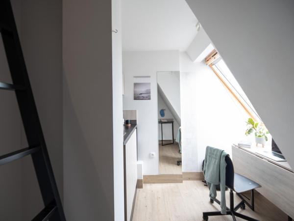 Studio Kampus Garnizon : photo 2 de la chambre chambre simple avec douche 