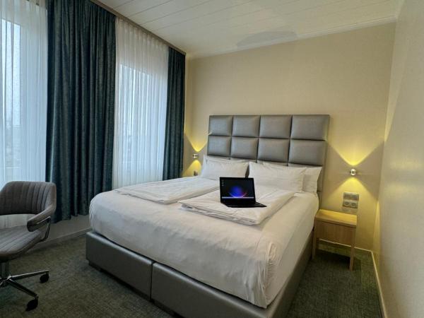 NP Hotel Königshof : photo 3 de la chambre chambre double supérieure