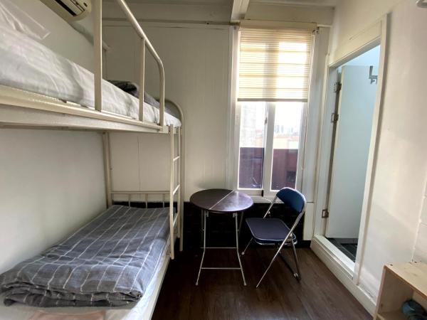 Itaewon Yellow Guesthouse : photo 2 de la chambre chambre lits jumeaux avec salle de bains privative