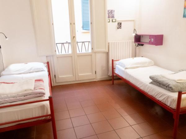 Hostel Il Nosadillo - Bologna : photo 5 de la chambre lit dans dortoir féminin de 5 lits 
