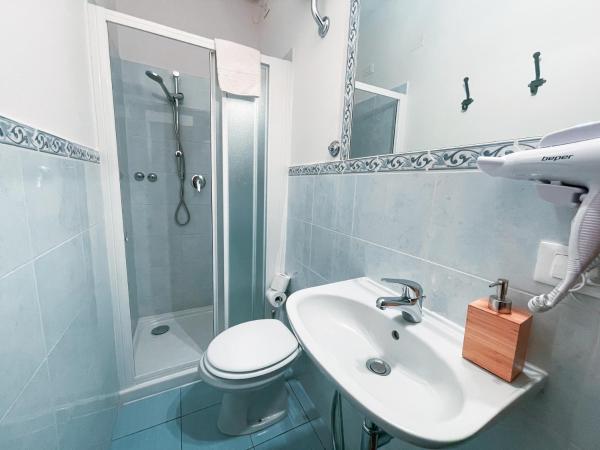 Ostello Bello Firenze : photo 3 de la chambre chambre quadruple avec salle de bains privative