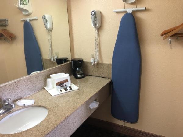 Americas Best Value Inn-Near NRG Park/Medical Center : photo 2 de la chambre chambre lit king-size - fumeurs