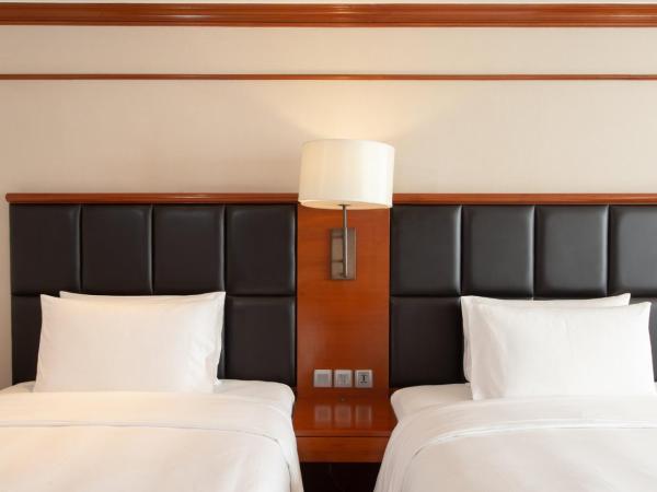 Centara Riverside Hotel Chiang Mai : photo 3 de la chambre hébergement avec 2 lits doubles deluxe premier