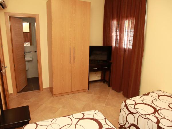 Hostal Doña Manuela : photo 5 de la chambre chambre deluxe avec 2 lits queen-size