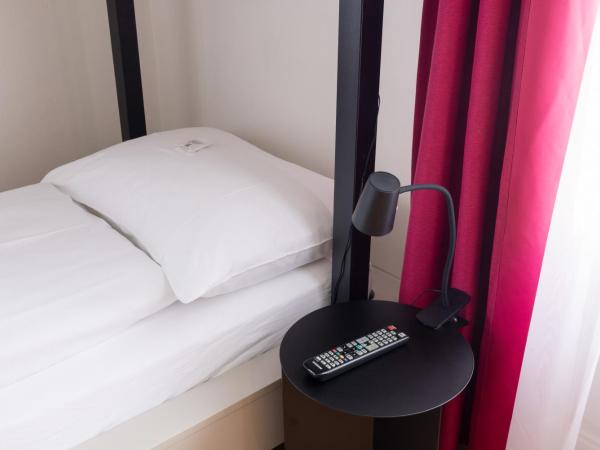 Fred Guest House Zürich Hauptbahnhof : photo 8 de la chambre chambre triple Économique