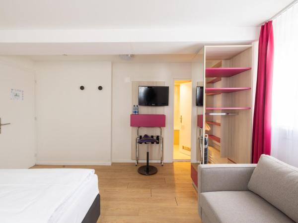 Fred Guest House Zürich Hauptbahnhof : photo 7 de la chambre chambre triple