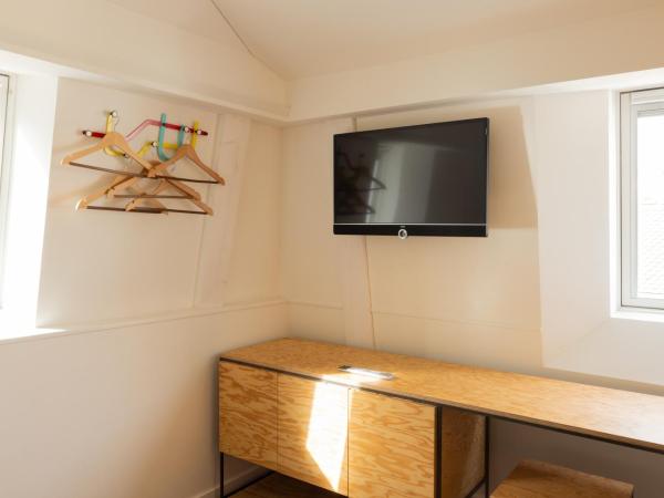 Fred Guest House Zürich Hauptbahnhof : photo 9 de la chambre chambre double plus