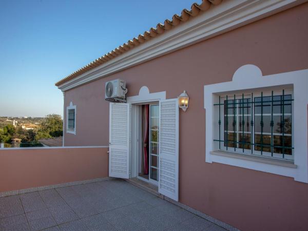 Al Meida Guesthouse : photo 9 de la chambre chambre quadruple