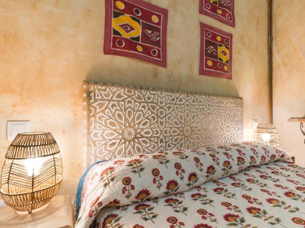 Hostal Artistic B&B : photo 3 de la chambre chambre double ou lits jumeaux Économique