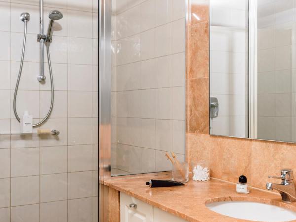 Quay West Suites Melbourne : photo 10 de la chambre three-bedroom two-bathroom premium apartment with balcony - floors 16-26