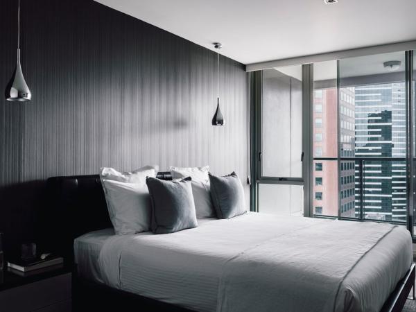 Quay West Suites Melbourne : photo 8 de la chambre three-bedroom two-bathroom premium apartment with balcony - floors 16-26