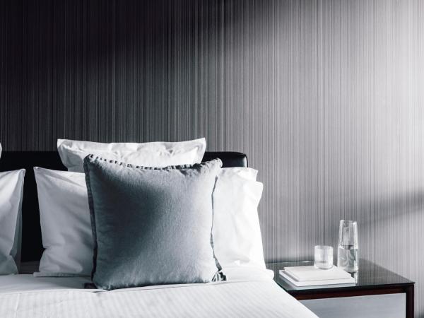 Quay West Suites Melbourne : photo 6 de la chambre three-bedroom two-bathroom premium apartment with balcony - floors 16-26