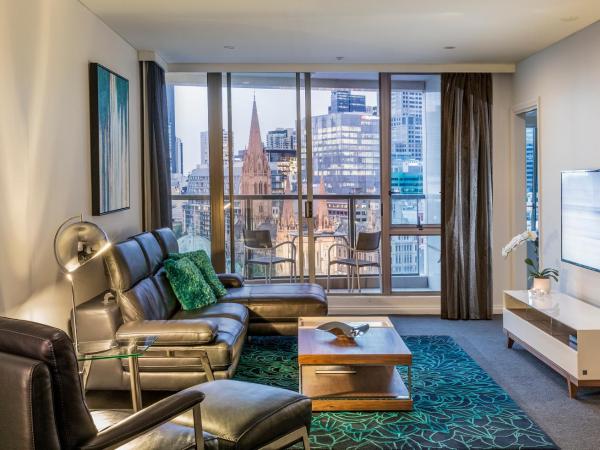 Quay West Suites Melbourne : photo 5 de la chambre three-bedroom two-bathroom premium apartment with balcony - floors 16-26