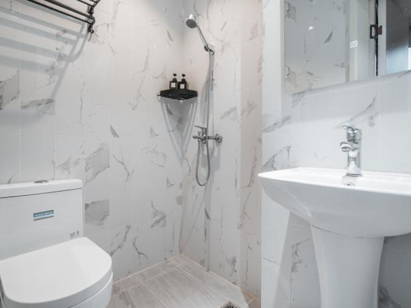 Joy Hongqiao Airport and Railway Hotel : photo 4 de la chambre lits superposés dans dortoir masculin