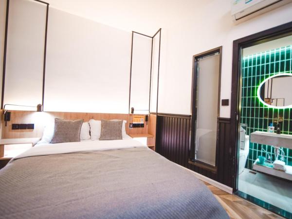 POSHPACKER·Chengdu Local Tea Hostel : photo 6 de la chambre chambre double Économique avec salle de bains privative