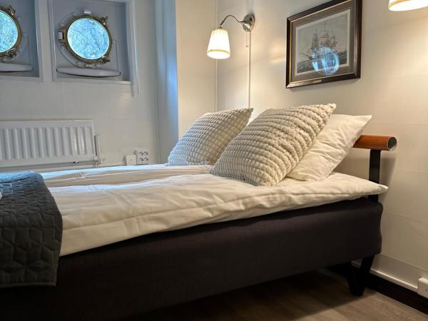 Den Röda Båten : photo 2 de la chambre chambre lits jumeaux avec salle de bains commune