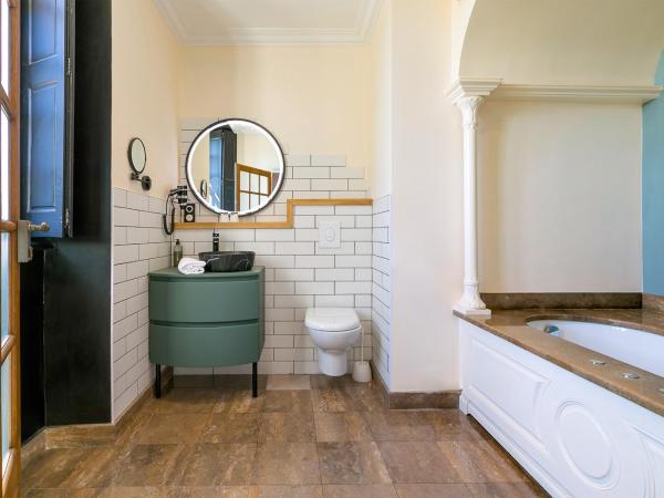 ibis Styles Dijon Sud Domaine De Beauregard 21600 Longvic : photo 1 de la chambre superior doubleestate room, garden view